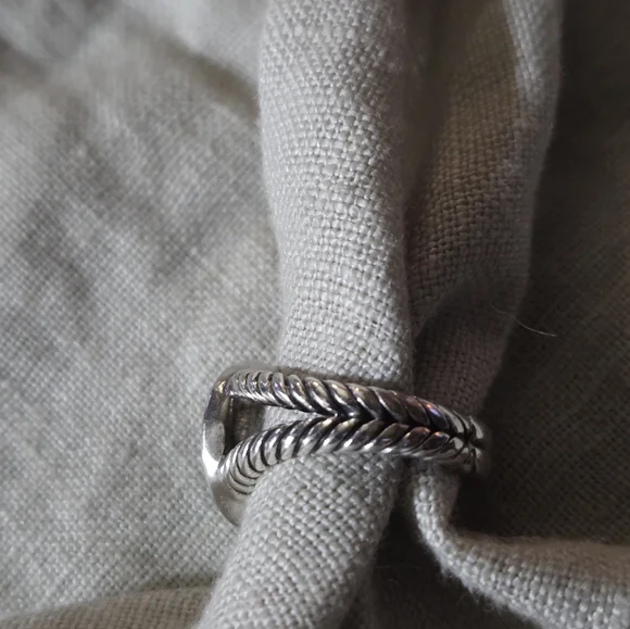 David Yurman Petite Cerise Ring in Blue Topaz & Diamonds, SS, Size 4.5 - Picture 8 of 14